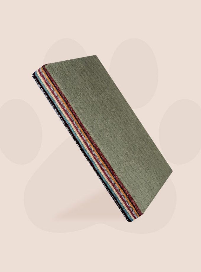 Cama Ortopédica para Mascotas – Diseño Precolombino con Superficie Verde Mate y Espuma ZENSA®