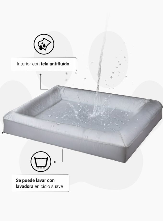 Cama Rectangular Afelpada para Mascotas – Superficie Gris Claro con Contorno de Triángulos de Colores